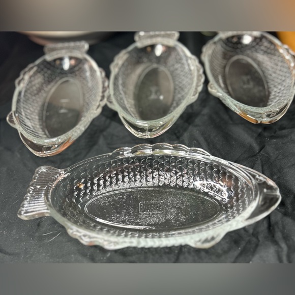 Set of 4 Glassbake Fish Plates - Picture 5 of 5